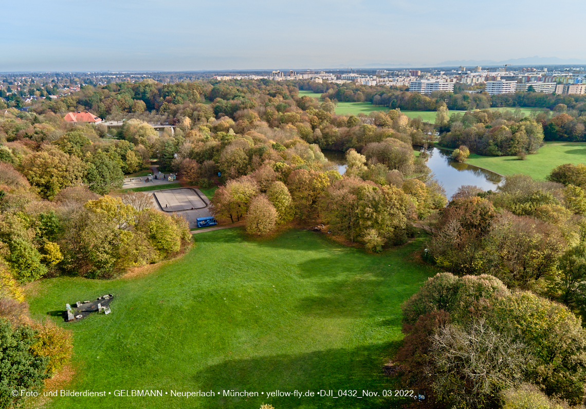 03.11.2022 -  Ostparksee mit Umgebung in Neuperlach